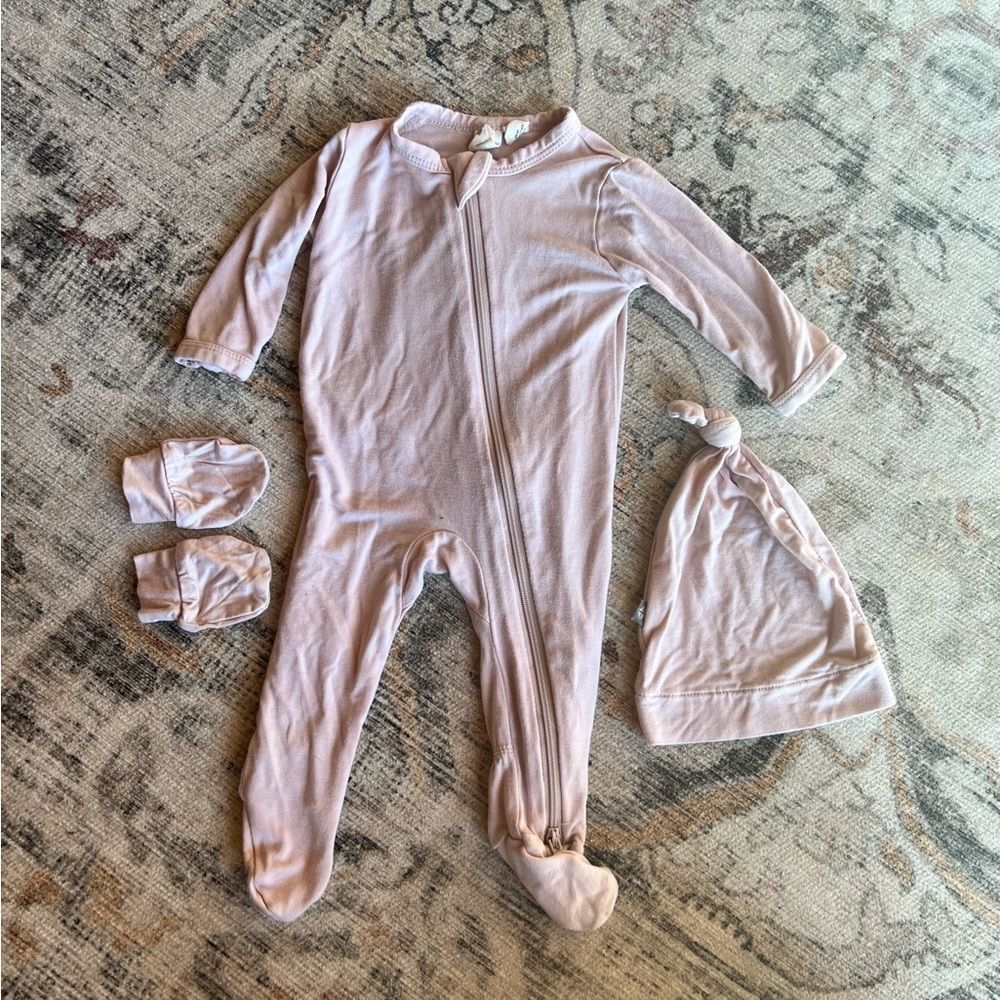 Kyte baby footie, hat and mittens